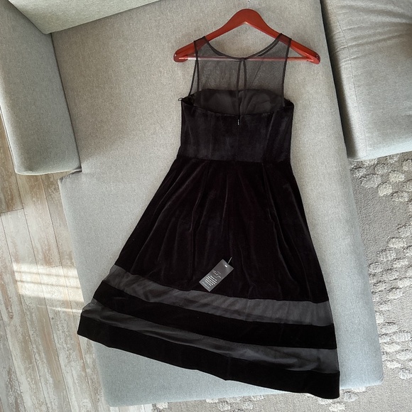 NWT Aidan by Aidan Mattox Velvet and Mesh Cocktail Dress - size 8 - LBD - Picture 4 of 9